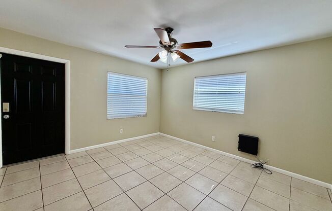 Charming 3 Bedroom 1.5 Bathroom in South Tampa!