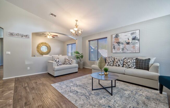Beautifull & Spacious home in Goodyear!