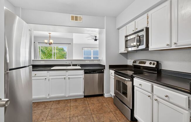 *MOVE-IN READY* GREAT UPPER LEVEL 2-BEDROOM CONDO!