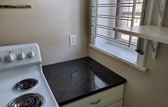 1 bed, 1 bath, 650 sqft, $1,200