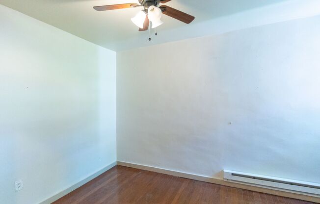 3 beds, 1 bath, $1,600