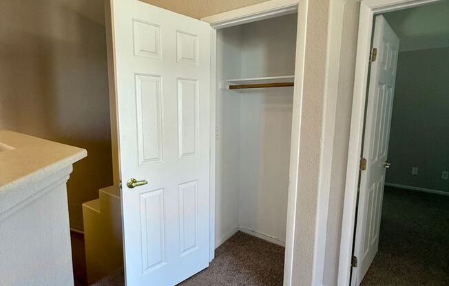 Great Two Bedroom 2 Bath Townhome with 1 Car Garage - Henderson