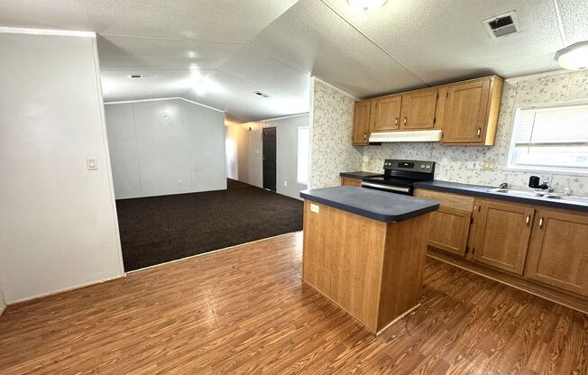 3 Bedroom / 2 Bathroom Westside Mobile Home