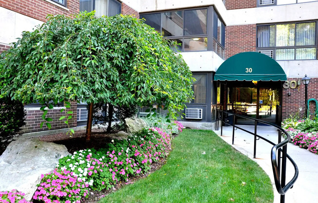 30 ROCKINGHAM AVE