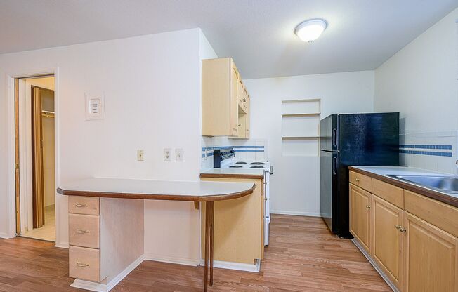 Studio, 1 bath, 400 sqft, $1,095, Unit B09
