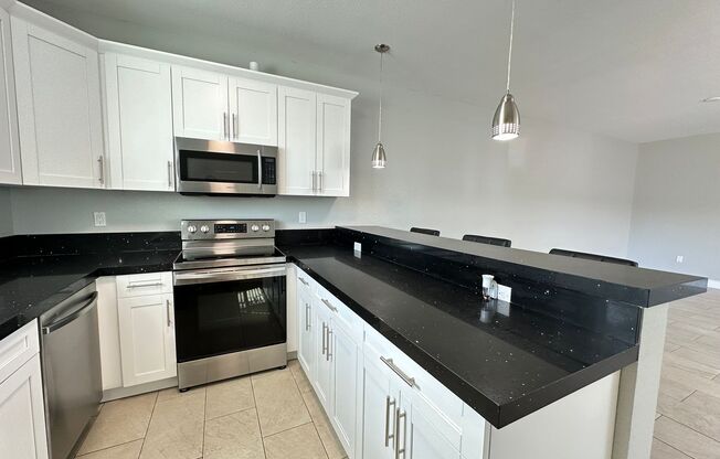 3 beds, 2 baths, $2,900, Unit Unit B