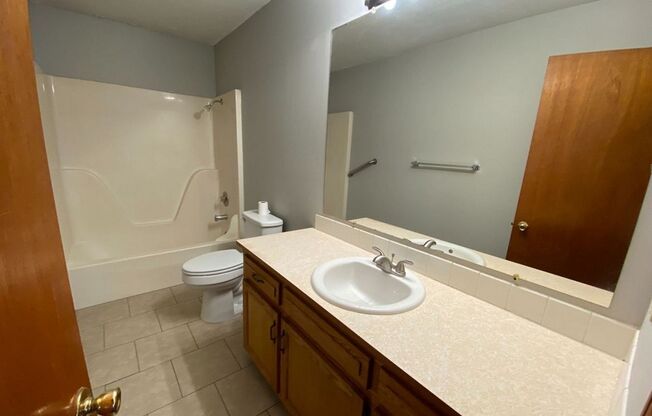 3 beds, 1 bath, $1,095