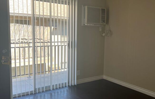 2 beds, 1 bath, $2,150, Unit 19