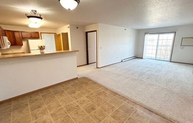 2 beds, 1 bath, 890 sqft, $1,010, Unit 810-302