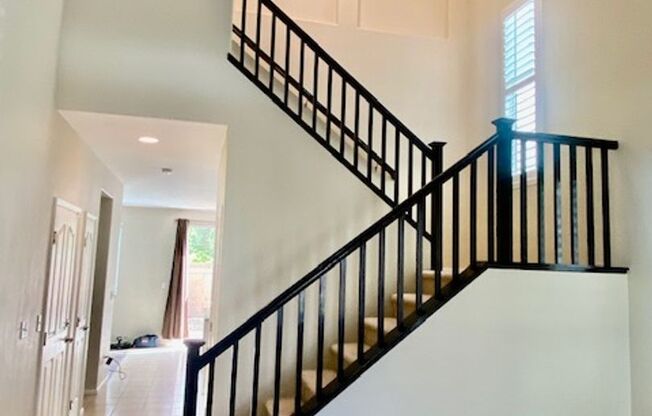 NEWLY PAINTED 2 BED, 3 BATH HOME IN NORTH  NATOMAS
