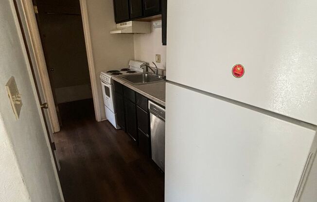 1 bed, 1 bath, 400 sqft, $750, Unit #04