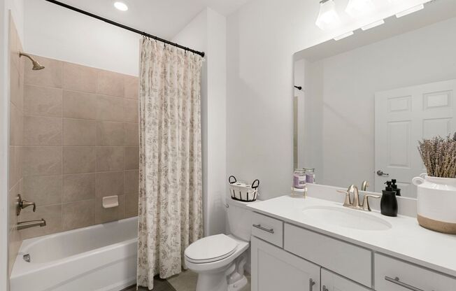 3 beds, 2 baths, $2,950, Unit #201