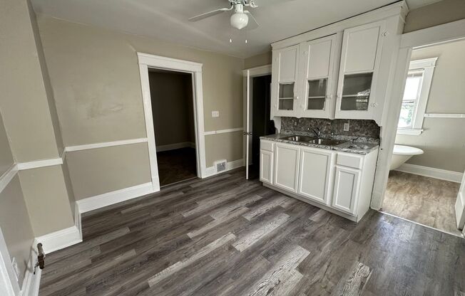 2 beds, 1 bath, 952 sqft, $835, Unit Up