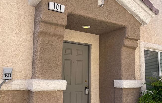 BEAUTIFUL TWO STORY TOWNHOUSE IN THE NORTHWEST!