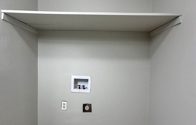 2 beds, 1 bath, 1,000 sqft, $1,368, Unit 11