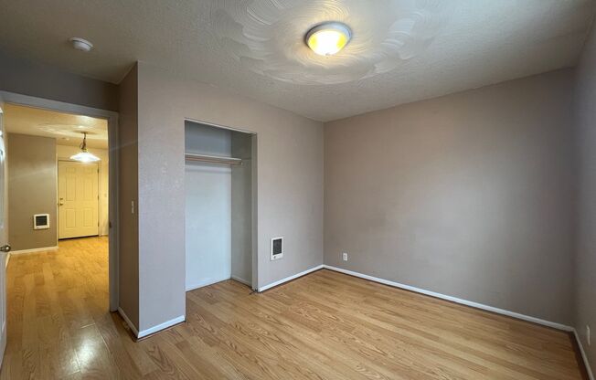 1 bed, 1 bath, $750, Unit 322 E Whitman # 2