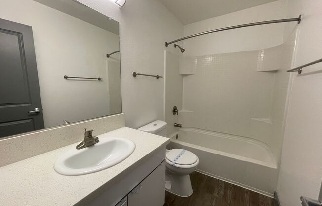 2 beds, 1 bath, 950 sqft, $2,955, Unit D006