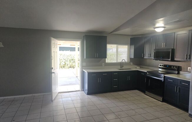 3 beds, 2 baths, $1,750