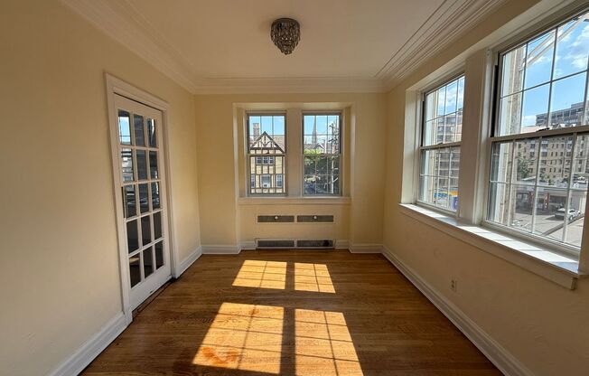 2 beds, 2 baths, 1,303 sqft, $2,200, Unit New King Edward  401