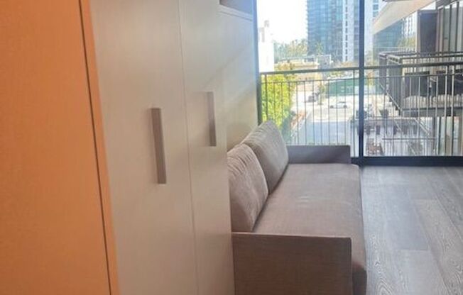 Studio, 1 bath, 320 sqft, $2,095, Unit 802