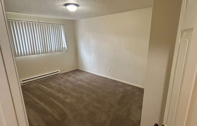 2 beds, 1 bath, 868 sqft, $1,650, Unit 39