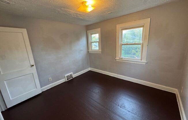 Charming 3-Bedroom Single Family Home Now Available for Rent