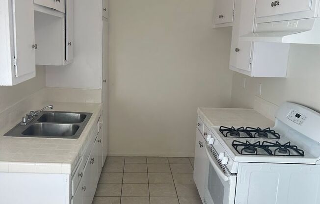 04 - 4623 Canoga Street