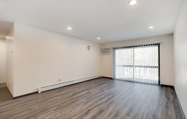 1 bed, 1 bath, 750 sqft, $1,100, Unit 7720-303