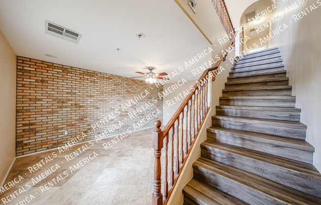 2353 E HUNTINGTON DR