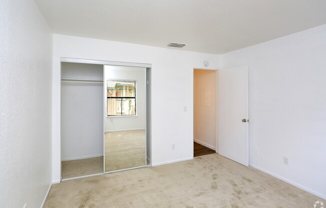 2 beds, 1 bath, 825 sqft, $1,695, Unit 0210
