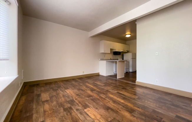 Seattle Apartments - Zindorf Apartments - living area