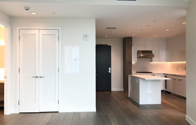 1 bed, 1 bath, 761 sqft, $5,200, Unit 20C