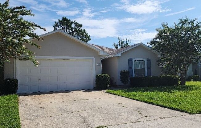 Fence Pond Front 3 bedroom, 2 bath home just minutes from the Southside, beaches, or St. Augustine