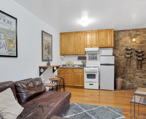 1 bed, 1 bath, $3,250, Unit 15