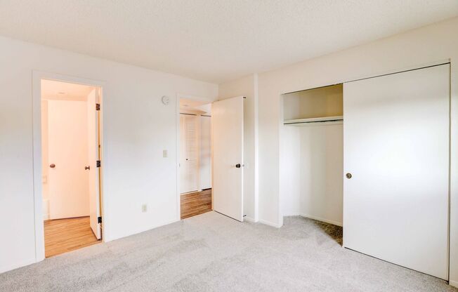 1 bed, 2 baths, 890 sqft, $1,800, Unit 302