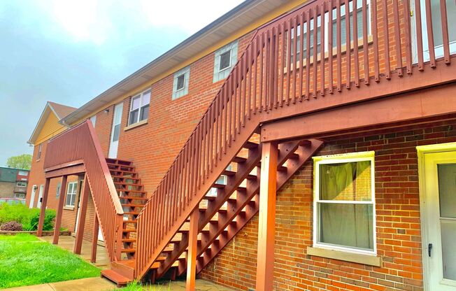 2 beds, 1 bath, $1,525, Unit 440-12
