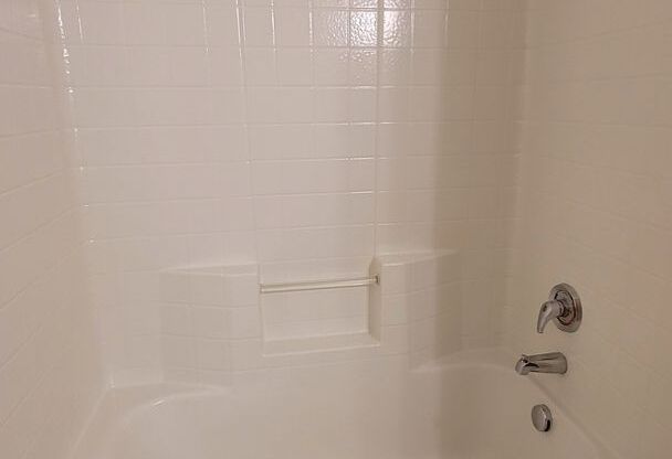 2 beds, 2 baths, 956 sqft, $1,650, Unit 123