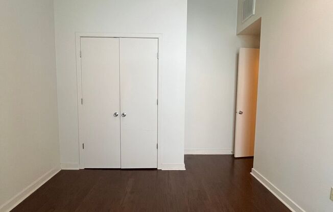 2 beds, 1 bath, $2,050, Unit #401