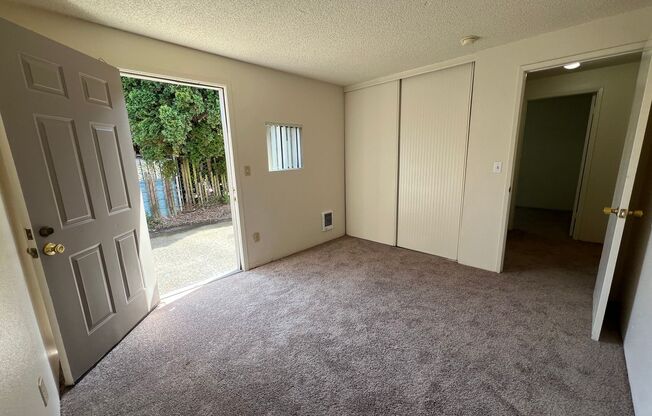 2 beds, 1 bath, 669 sqft, $1,245, Unit 33