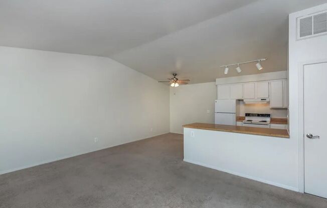 2 beds, 1 bath, 984 sqft, $1,675, Unit 135