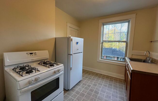 1 bed, 1 bath, $1,080, Unit 2