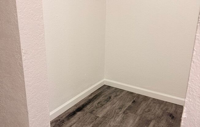 Studio, 1 bath, 520 sqft, $895, Unit 107