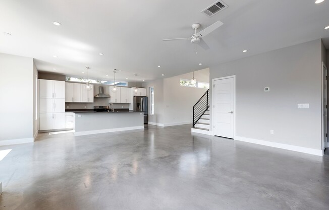 UT PRE-LEASE: 2018 Construction - 6 BR / 5 BA North Campus - Walk to UT - Designer Finishes - Chef's Kitchen
