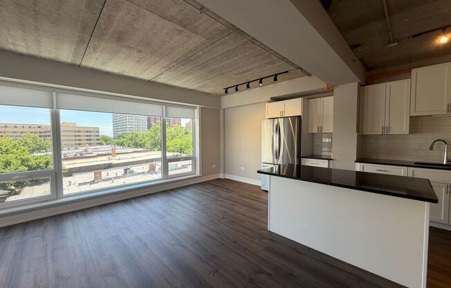 2 beds, 2 baths, 908 sqft, $3,700, Unit 952-607
