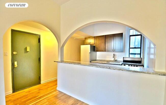 530 W 123 ST
