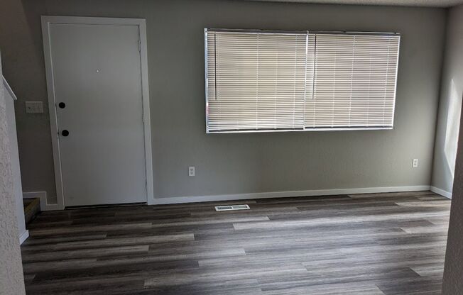 Heritage Manor: Special Offer! Renovated Units, Fenced Yards