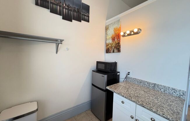Studio, 1 bath, $1,195, Unit 44