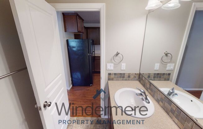 3 beds, 2 baths, 1,064 sqft, $1,695, Unit chin240-1