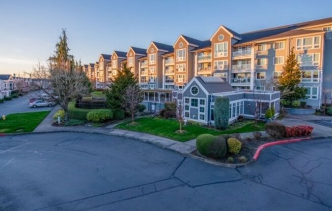 Beautiful Columbia Shores Condo for Lease - 520 SE Columbia River Dr Unit 320