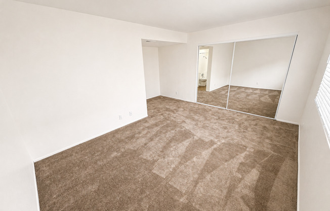 2 beds, 2 baths, 993 sqft, $2,485, Unit 13